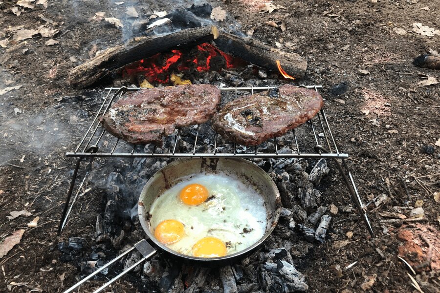 outdoorový rošt na gril. Zdroj: Hana Sedláková